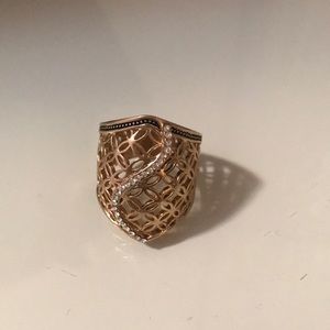 Jewelry ring in size 8